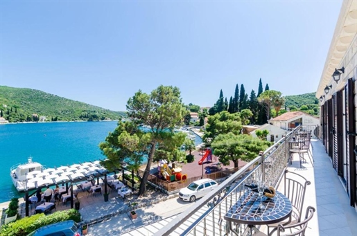 Gorgeous seafront hotel with restaurant and swimming pool in prestigious Dubrovnik suburb