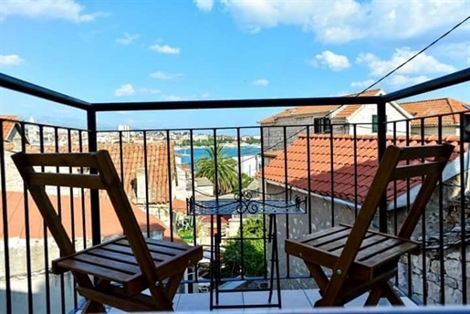 Wonderful house in the centre of Split, Varos area, with sea views, only 150 meters from the sea!