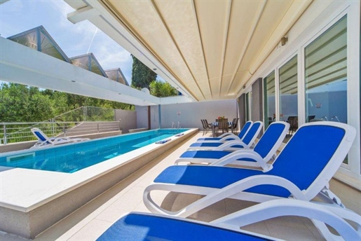 Modern villa in Hi-Tech style with pool just 60 meters from the sea in Dubrovnik/Lapad!