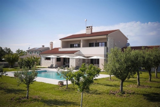 Highly attractive villa with swimming pool in Svetvinčenat