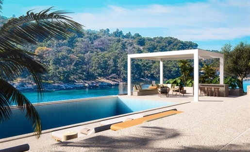 Faszinierende neue, moderne Villa in erster Meereslinie auf Solta in einem neuen Luxuskomplex