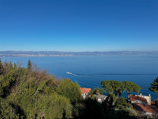 Land for the construction of 5 villas just 300m from the famous beach in Moscenicka Draga, panoramic