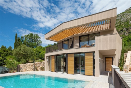 Bright new villa for sale in Dubrovnik with swimming pool