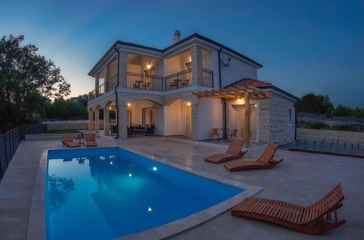 Fabelhaft schöne neue Villa mit Pool auf der Insel Krk