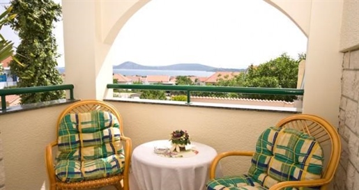 A beautiful mini-hotel in Vodice with a swimming pool for 5 accommodation units, sea view, Sibenik