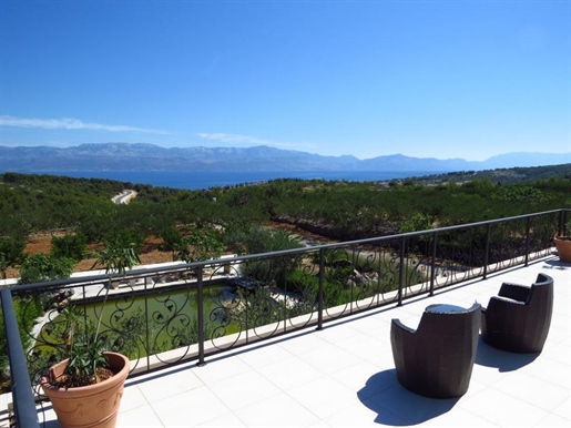 Fascinating villa in Sutivan area of the island of Brac with land plot of 11450 m2, very large land