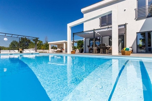 Luxury house in a quiet location in Kanfanar, near world famous Rovinj town
