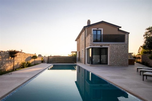 Luxury semi-detached villa in an idyllic location in Brtonigla