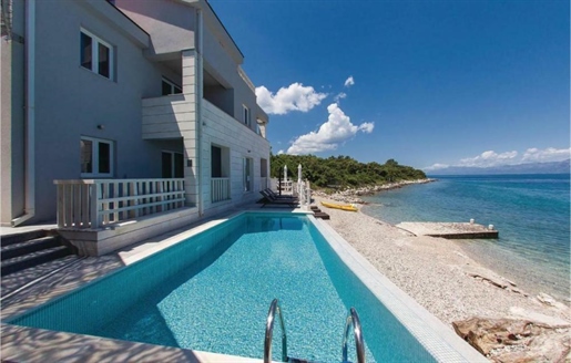 Schöne neu erbaute Villa mit Swimmingpool auf Peljesac direkt am Strand