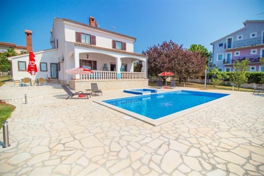 Traditional style villa with sea view in an attractive location in Porec area