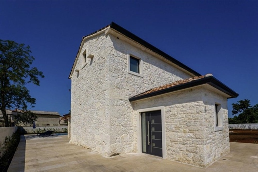 Istrian style villa with swimming pool in Kanfanar