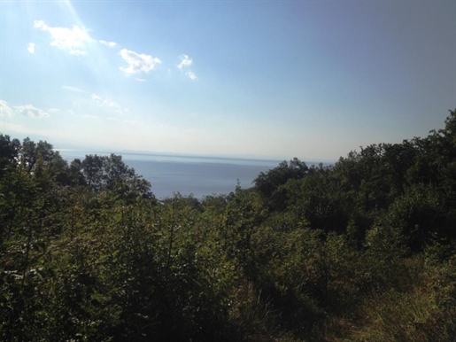 Land plot in Volosko with sea views just 330 meters from the sea
