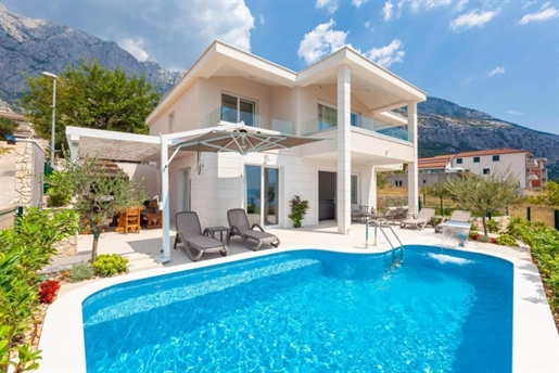 New fascinating villa on Makarska riviera with stunning sea views
