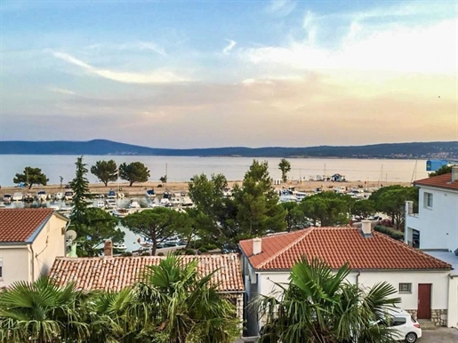 House in Crikvenica with great potential, 150 meters from the sea
