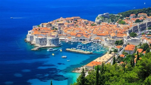 Urban land plot in Dubrovnik area, 1st line to the sea