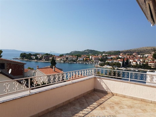 House in Zaboric just 30 meters from the sea and with private berth for a boat!