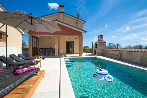 Holiday villa with swimming pool in Marcana!