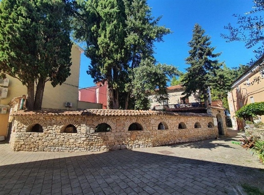 Commercial property in Novigrad centre, just 40 meters from the sea