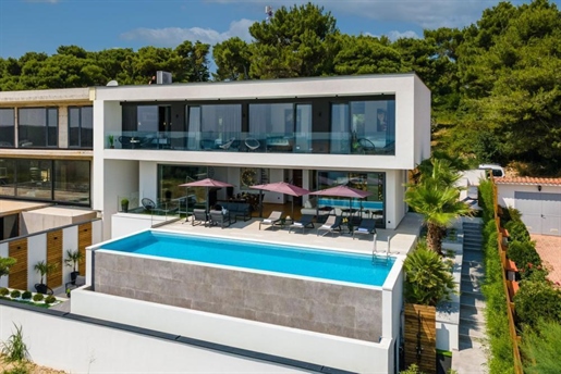 Moderne luxuriöse Villa zum Verkauf in Medulin, 1 km vom Meer entfernt