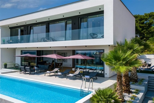 Modern luxurious villa for sale in Medulin, 1 km from the sea