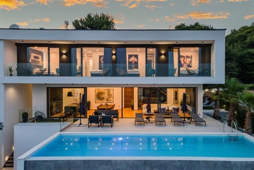 Moderne luxuriöse Villa zum Verkauf in Medulin, 1 km vom Meer entfernt