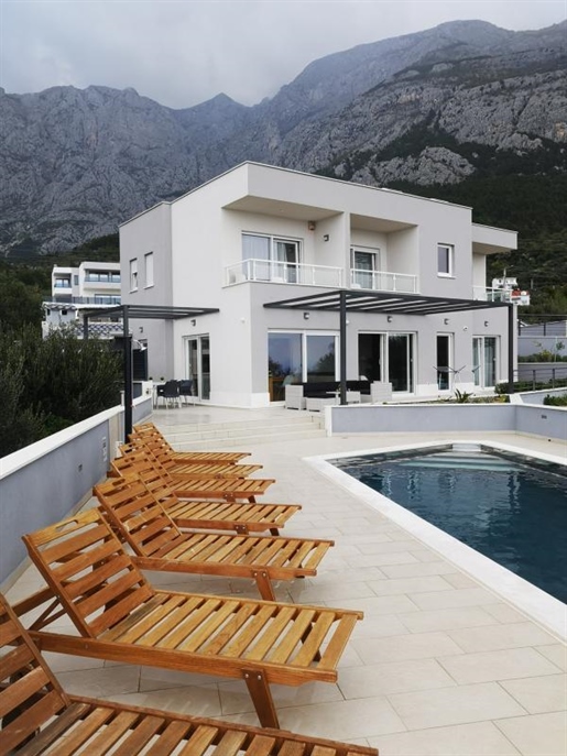 Erstaunliche neue moderne Villa mit Meerblick in Makarska