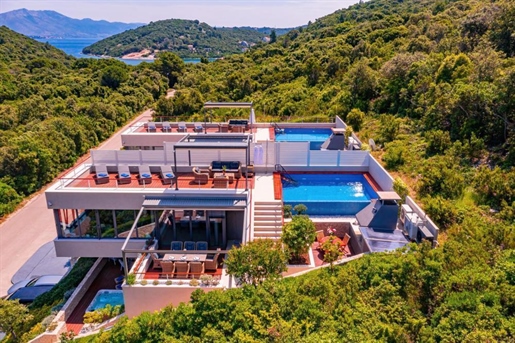 Paketverkauf der beiden modernen Luxusvillen auf Korčula, 50 Meter vom Meer entfernt