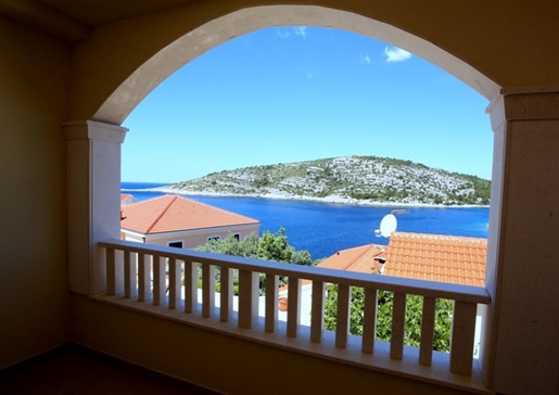New house with magnificent sea view with terraces and apartments 50 meters from the beach in the tow