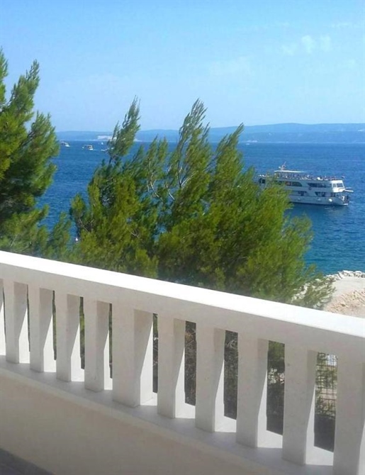 Wunderschöne Villa in 1. Linie an der Riviera von Omis