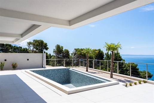 Sensational villa with magnificent sea views in Brela