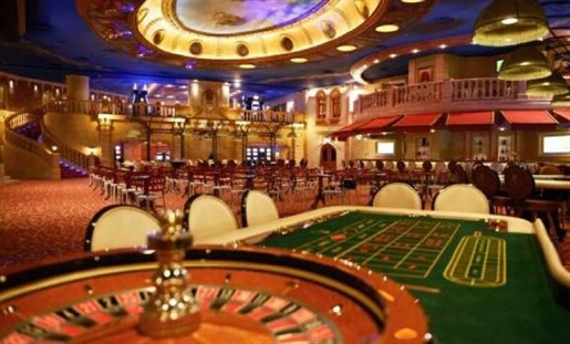Angebot des Hotel plus Casino in Umag in erster Meereslinie, gegenüber dem Yachthafen