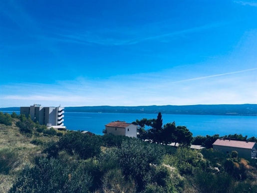 Tolles Land für Investitionen in Duce an der Riviera von Omis
