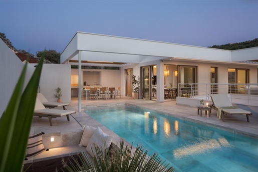 Glamouröse Luxusvilla mit Pool, die einen Brad Pitt-Aufenthalt wert ist