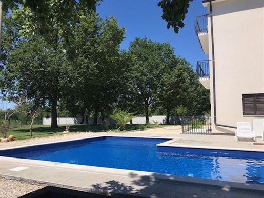 Apart-Haus mit 5 Wohnungen und Schwimmbad in Sveti Lovrec, Porec