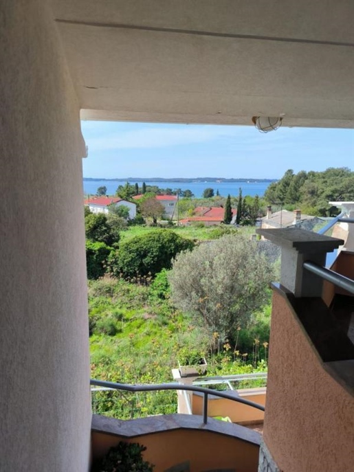 Apart-House with 5 apartments and with sea views in Fažana