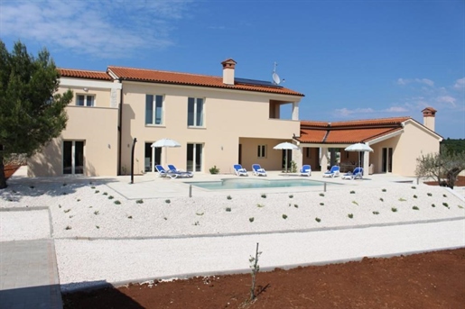 Beautiful estate with olive grove on 5800 sq.m. Of land