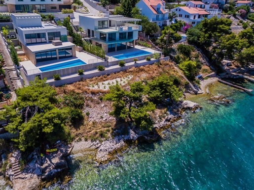 Schöne neue moderne Villa zum Verkauf auf Ciovo, nur 90 Meter vom Meer entfernt