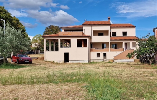 Large house with office space and garden in Kanfanar near Rovinj