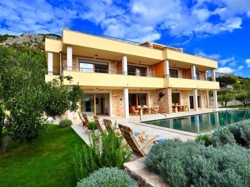 Tourist property of 7 accomodation units with swimming pool and sauna in Hvar city cca. 500 meters f