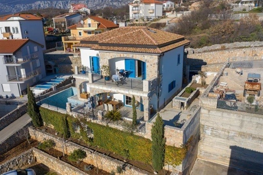 Exclusive family villa with a beautiful panoramic sea view