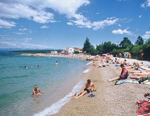 A large plot of land on the First Line of the Sea in Omišalj on the peninsula of Krk!