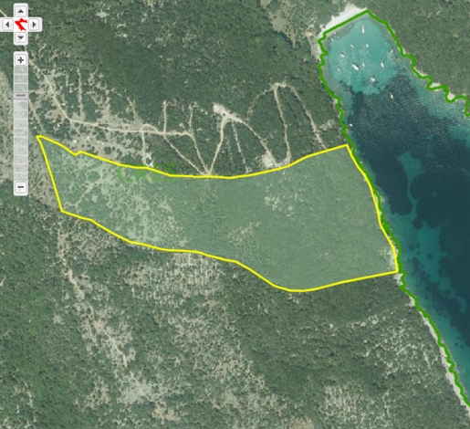 Agricultural land plot of waterfront location on Cres island