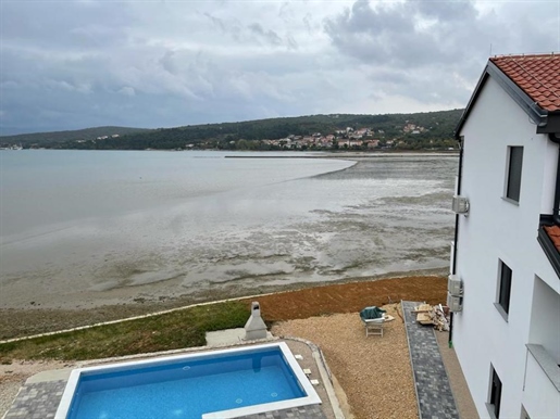 Waterfront new penthouse with 4 bedrooms in Cizici right by the beach, residence with swimming pool