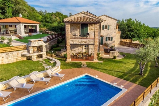 Istrian rustic villa with swimming pool in Tinjan