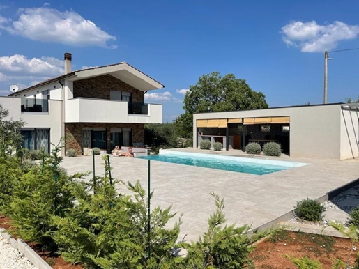 Unexpectedly modern villa in Marčana with swimming pool