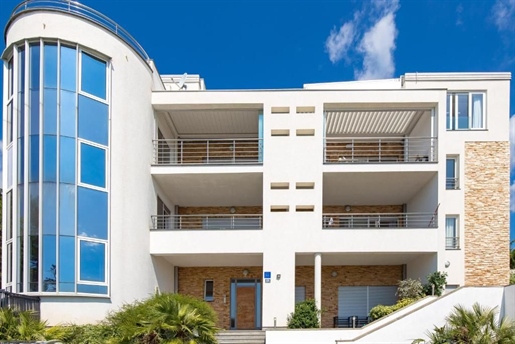 Apartment in Ičići, Opatija, with great sea view, for sale