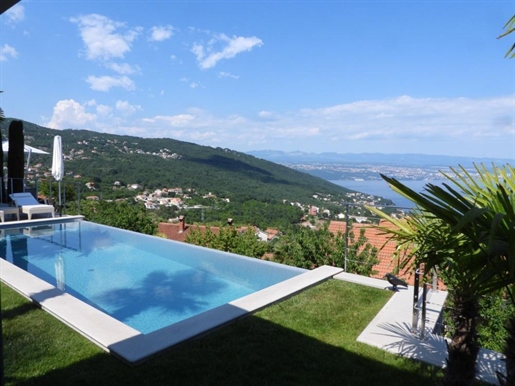 Luxury villa with beautiful sea views, swimming pool in Lovran