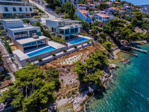 Super-Luxury villa on the third line to the sea on Ciovo in a new condo
