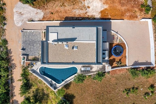 Moderne Villa mit offenem Meerblick, nur 150 Meter vom Strand entfernt