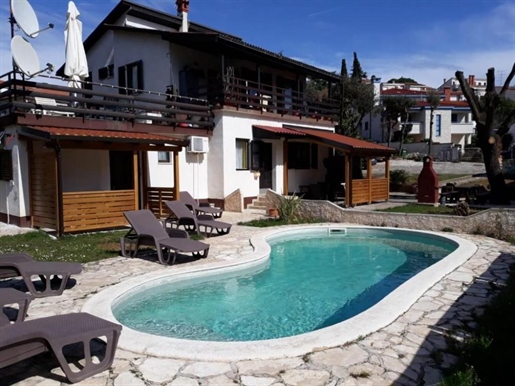 Villa mit Pool in Pješčana Uvala, Medulin nur 100 Meter vom Meer entfernt